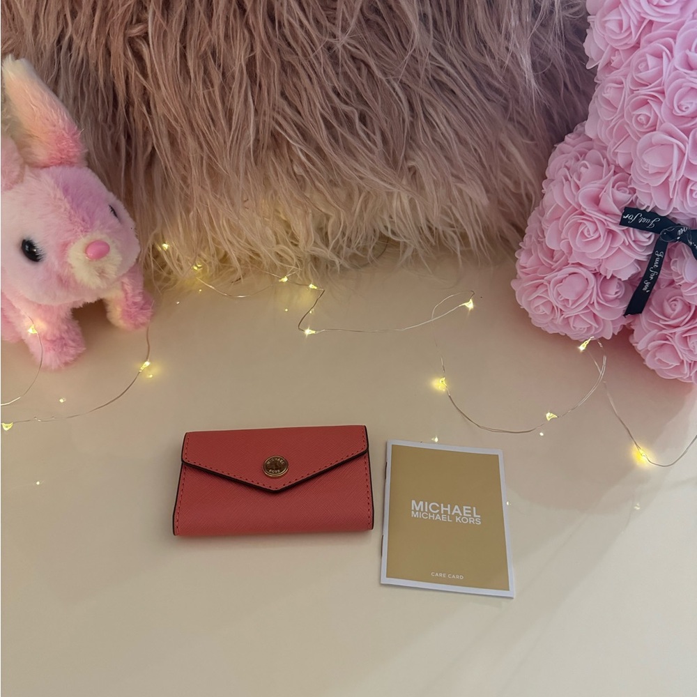 Michael Kors NWOT Coral Pink/Orange and Gold 6 Key Holder - Picture 4 of 5